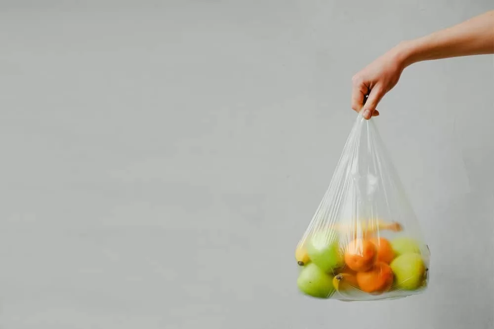 10 Kota di Indonesia yang Melarang Penggunaan Kantong Plastik Sekali Pakai